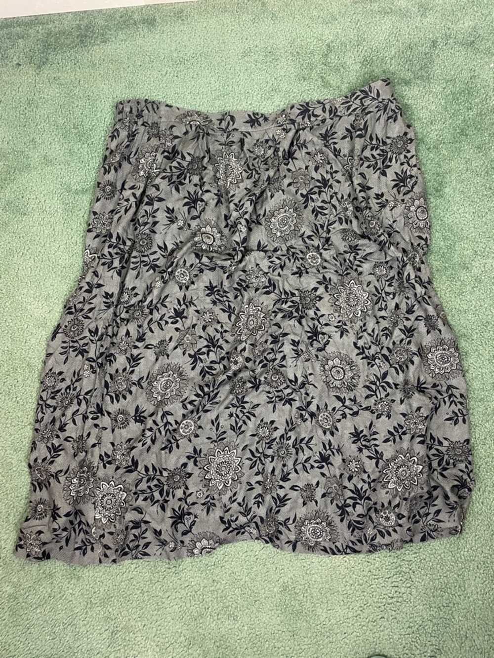 Sag Harbor Vintage Midi Smocked Waist Gray Floral Skirt